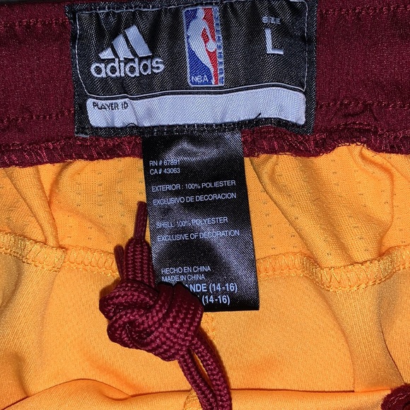 Cavs Shorts - Picture 2 of 4